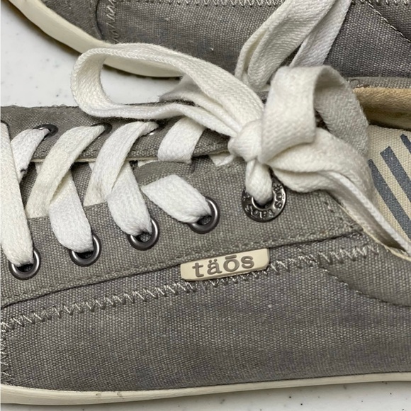 Taos Women's star sneakers size 8 - Picture 5 of 8